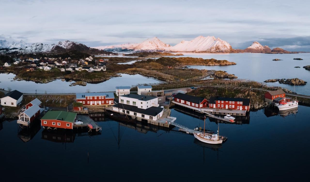 Отель Solsiden Brygge Rorbuer Баллстад Экстерьер фото